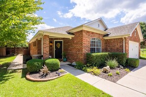 Exterior - Fun Family Adventure & Fit w/ Peloton and Pool  (Buda)