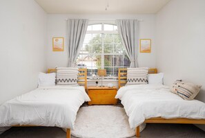 4 bedrooms, iron/ironing board, WiFi, bed sheets - Fun Family Adventure & Fit w/ Peloton and Pool (Buda)