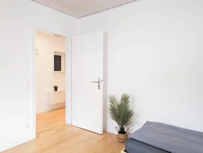 3 soverom, skrivebord, strykejern/-brett og wi-fi (inkludert)