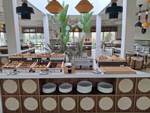 Daily buffet breakfast for a fee