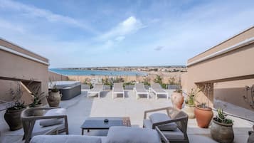Suite, 1 King Bed, Accessible | Balcony view