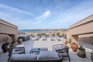 Suite, 1 King Bed, Accessible | Balcony view