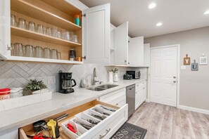 Coffee/tea maker, fridge, microwave, oven