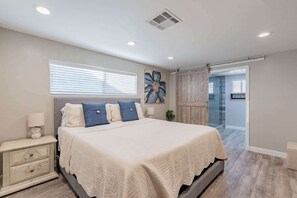 4 habitaciones, tabla de planchar con plancha y cuna de viaje 