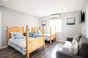 5 bedrooms, desk, iron/ironing board, travel cot