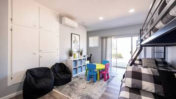 5 bedrooms, desk, iron/ironing board, travel crib