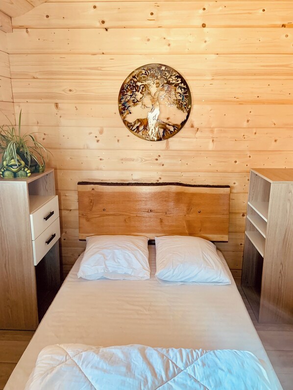 3 bedrooms, iron/ironing board, travel cot, WiFi