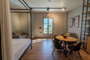 Studio Confort, 1 grand lit et 1 canapé-lit, cuisine | Restauration dans la chambre