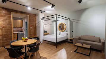 Studio Comfort, 1 Tempat Tidur Queen dengan tempat tidur Sofa, dapur | Minibar gratis, brankas, didekorasi berbeda-beda, dan meja kerja