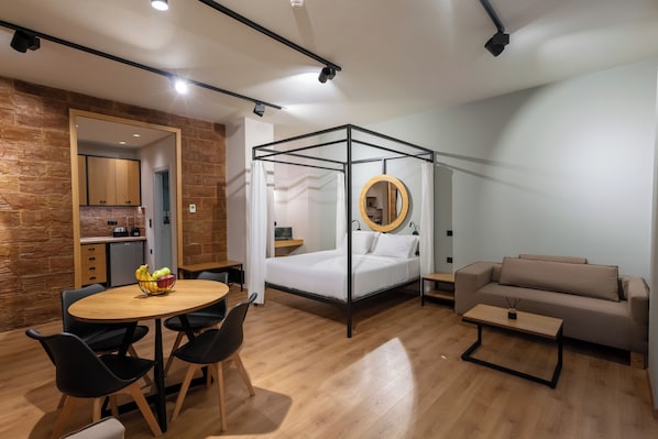 Studio Confort, 1 grand lit et 1 canapé-lit, cuisine | Articles de minibar gratuits, coffre-fort pour ordinateur portable
