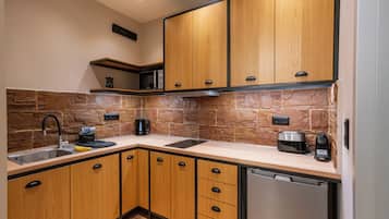 Studio Comfort, 1 Tempat Tidur Queen dengan tempat tidur Sofa, dapur | Dapur pribadi | Lemari es kecil, microwave, kompor, dan mesin espresso