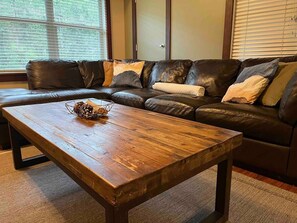 Televisión y chimenea 