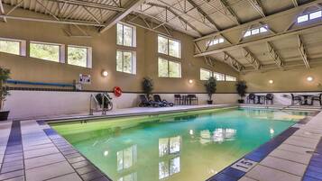 Piscine intérieure