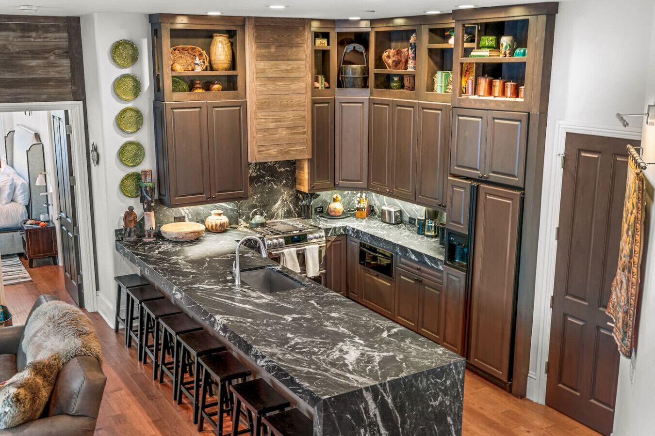 Kylskåp, mikrovågsugn, ugn och spishäll