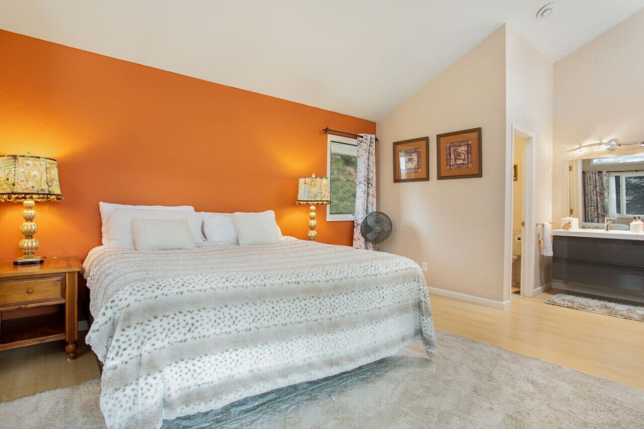 4 bedrooms, desk, iron/ironing board, WiFi