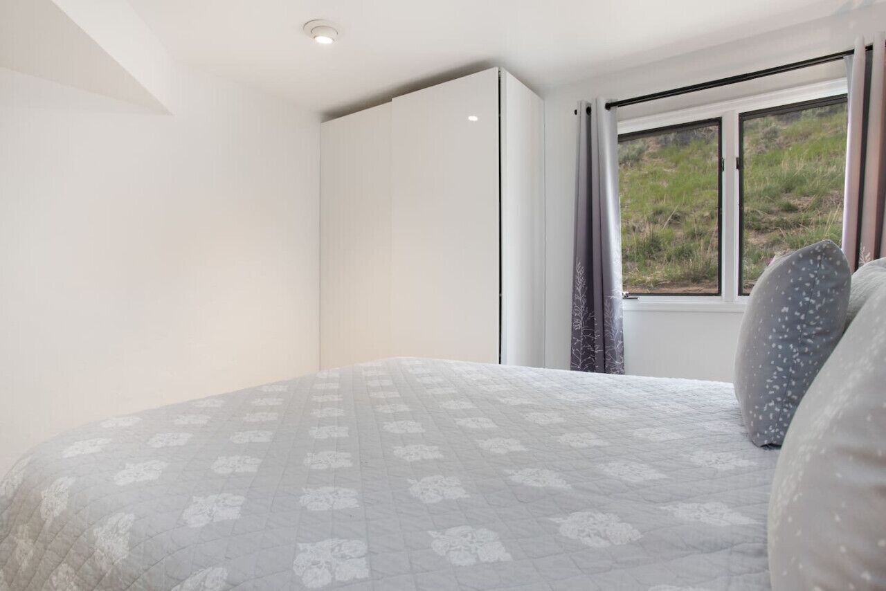 4 bedrooms, desk, iron/ironing board, WiFi