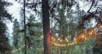 Cozy country log cabin Art/Spa Getaway