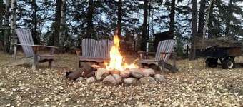 Cozy country log cabin Art/Spa Getaway