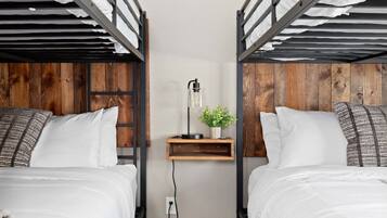 3 bedrooms, desk, iron/ironing board, free WiFi