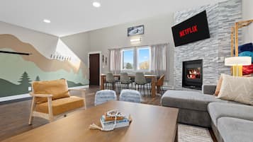 Smart TV, fireplace