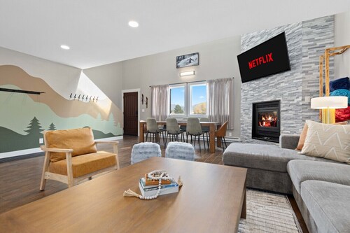 The Beaver Den | Penthouse W/Game Room