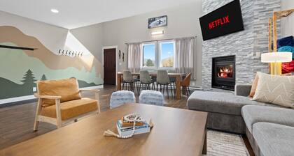 The Beaver Den | Penthouse W/Game Room