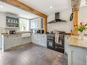 Dishwasher, highchair - Orchard Barns - UK47200 (Stapleton)