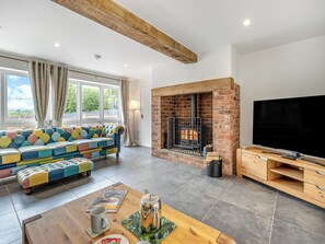 TV, fireplace - Orchard Barns - UK47200 (Stapleton)