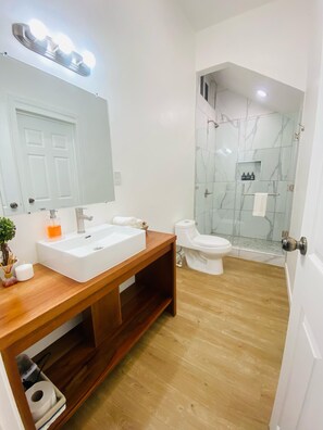 Hair dryer, towels, soap, shampoo - Casa Nefertari (Flores)