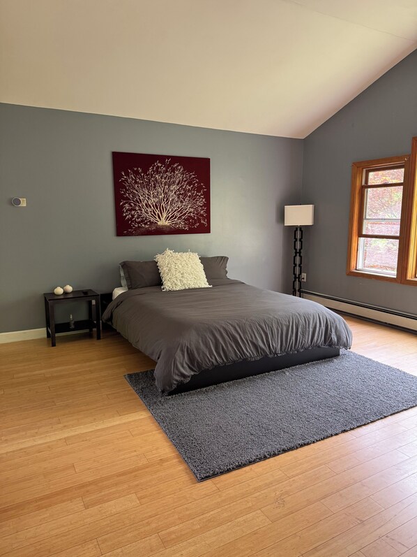 4 bedrooms, desk, iron/ironing board, travel cot