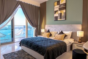 2 soverom, safe på rommet, strykejern/-brett og reiseseng for barn