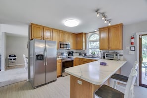 Refrigerador, microondas, horno, placa de cocina