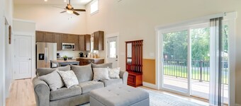 Cozy Hendersonville Home .05 Mi to Acusta Trail