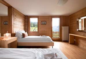 4 bedrooms, iron/ironing board, free WiFi, bed sheets