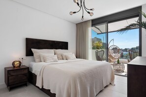 3 bedrooms, iron/ironing board, travel crib, WiFi - Casa Hermano - Private Pool Penthouse (Marbella)