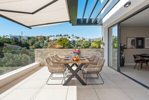 Outdoor dining - Casa Hermano - Private Pool Penthouse (Marbella)