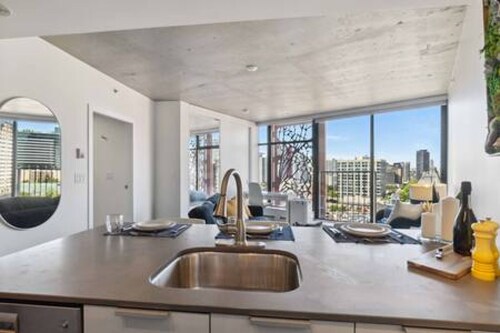 Luxury 1BR Condo, Downtown Vancouver!