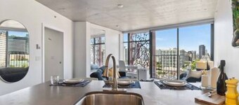 Luxury 1BR Condo, Downtown Vancouver!