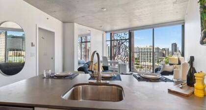 Luxury 1BR Condo, Downtown Vancouver!