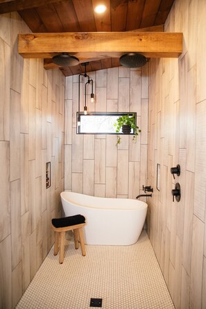 Hair dryer, towels - TreeLoft at BaseCamp (Perryville)