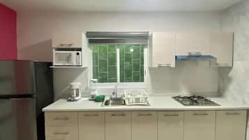 Classic Apartment, 2 Bedrooms, Kitchen, Tower | Private kitchen | Fridge, microwave, oven, dishwasher