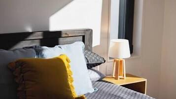 4 bedrooms, iron/ironing board, travel cot, Internet