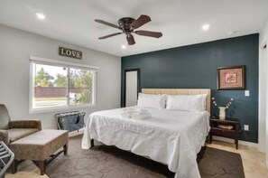 3 bedrooms, desk, iron/ironing board, free WiFi