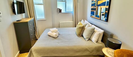 1 bedroom, desk, iron/ironing board, free WiFi