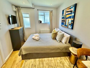1 bedroom, desk, iron/ironing board, free WiFi