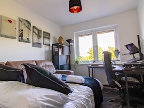 4 bedrooms, iron/ironing board, free WiFi, bed sheets
