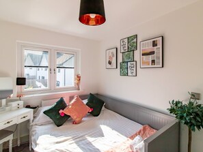 4 bedrooms, iron/ironing board, free WiFi, bed sheets
