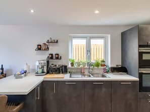 Fridge, microwave, oven, dishwasher - Stunning Home in Backworth Park - Pass the Keys (Backworth)