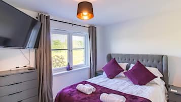 4 makuuhuonetta, silitysrauta/-lauta, ilmainen Wi-Fi, vuodevaatteet