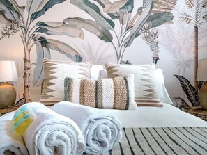 2 bedrooms, iron/ironing board, free WiFi, bed sheets - Luxury Retreat | Cafes and Shopping | Queens Uni - Pass the Keys (Belfast)